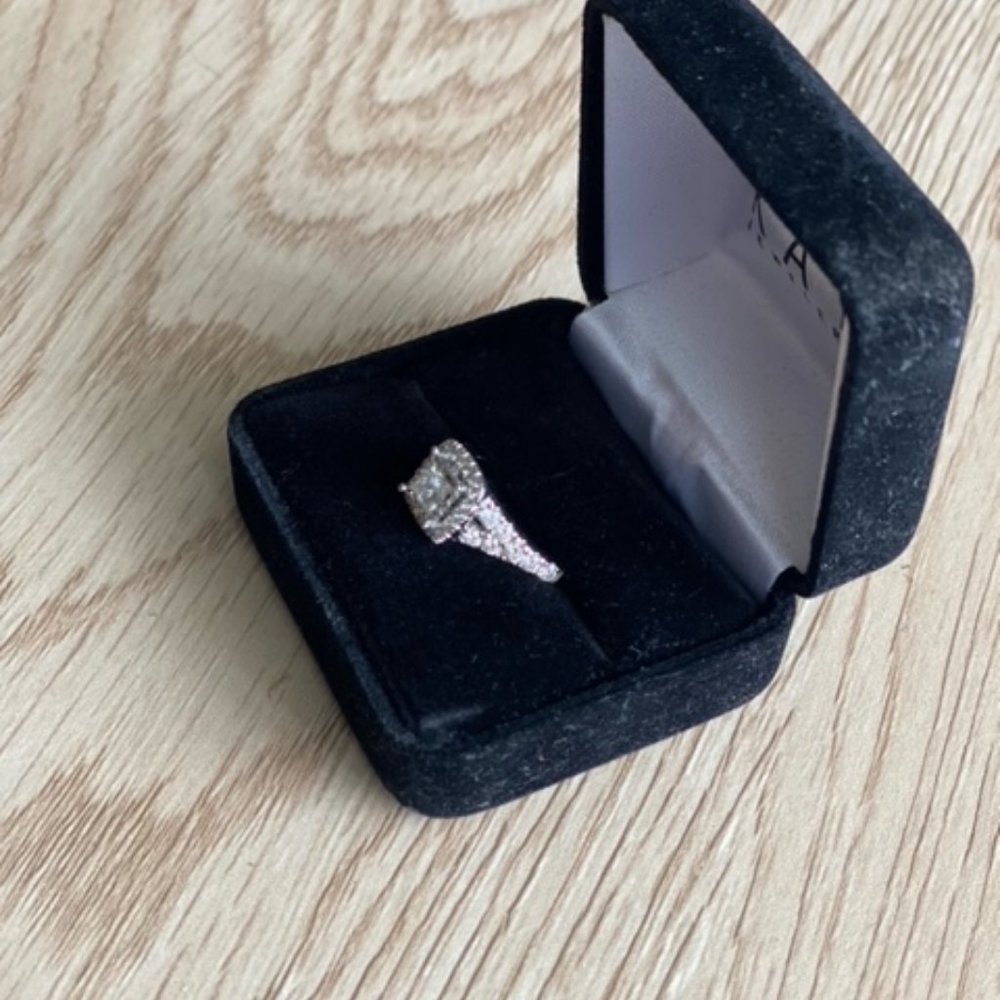 14K White Gold Diamond Engagement Ring - Picture 5 of 5